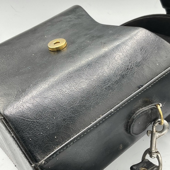 “VINTAGE” Faux Leather Unique Top Handle / Strap Gold Accents Bag. - Picture 8 of 13